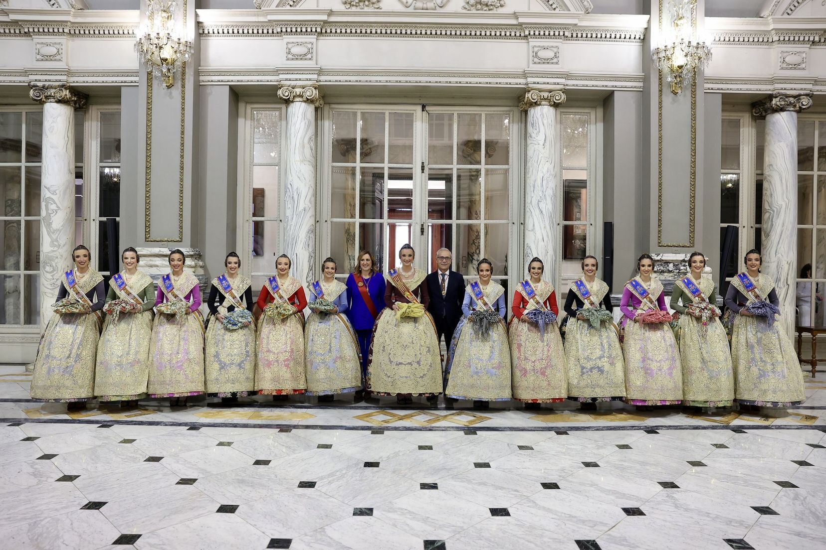 Balcón y "mocaorà" en la despedida de Berta Peiró y la corte 2025