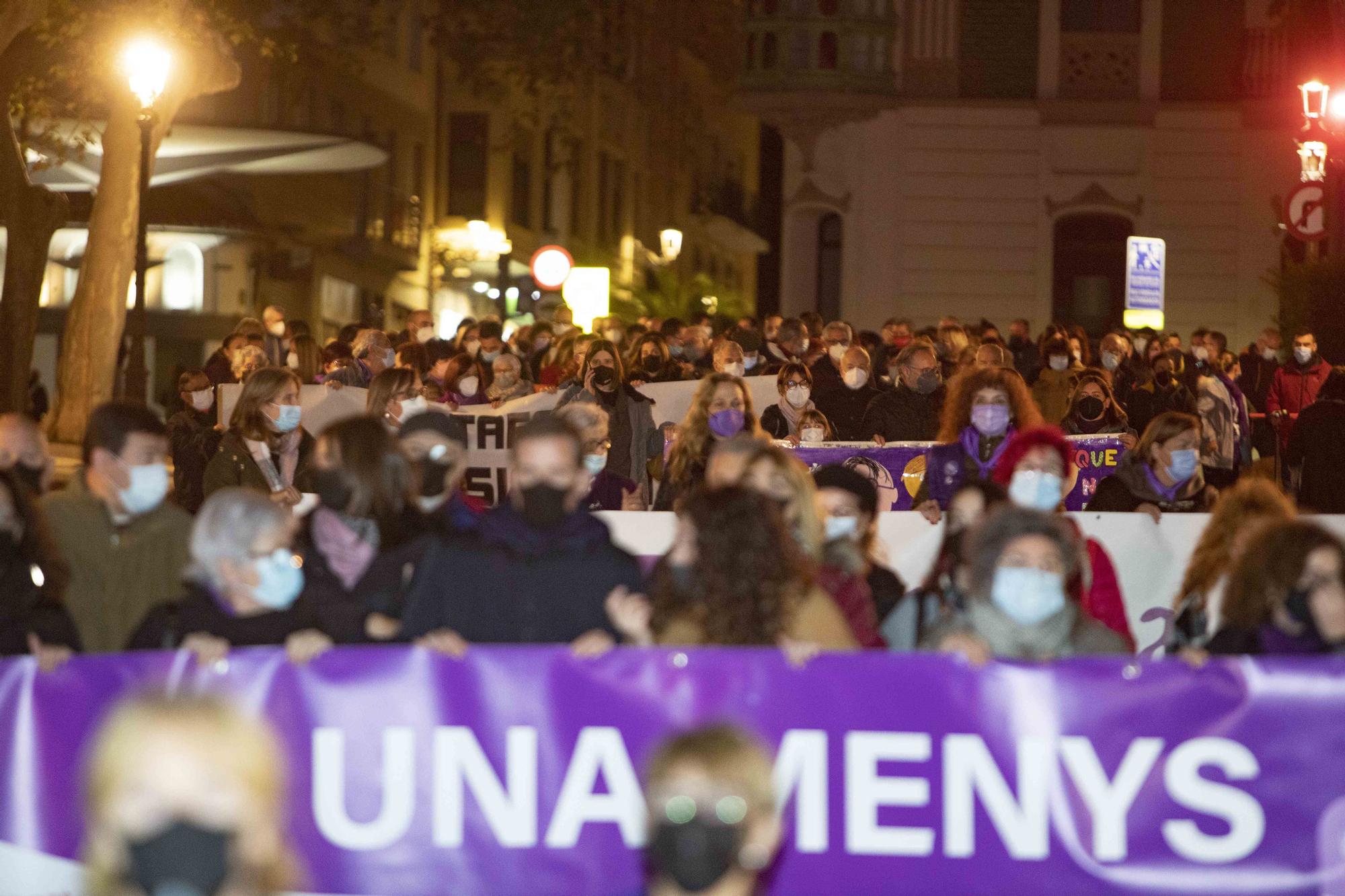 Así fue la marcha del 25N por las calles de Xàtiva