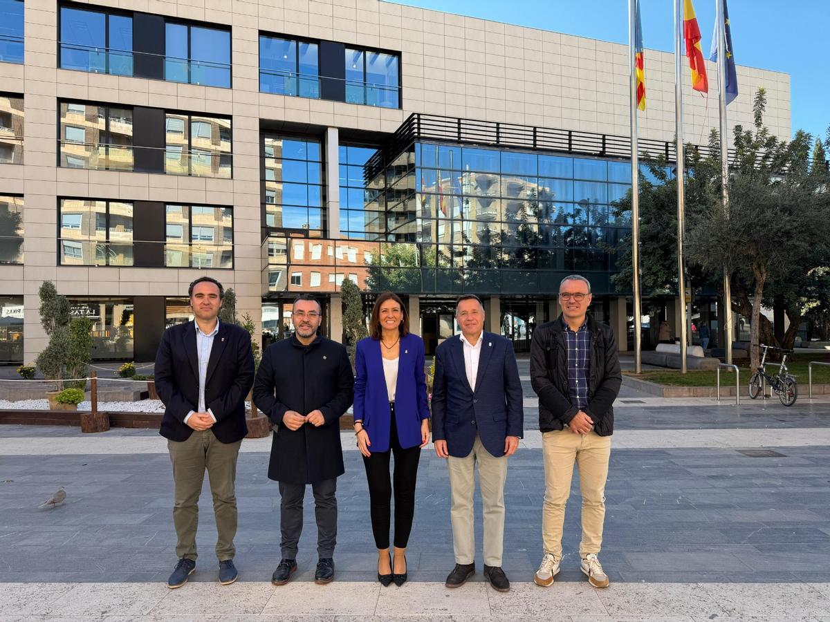 José María Alós (Diputado de Medio Natural), José Benlloch (alcalde de Vila-real), María Tormo (alcaldesa de Almassora), Jorge Monferrer (alcalde de Burriana) y Diego Marín (Jefe de Servicio Territorial de Medio Ambiente GVA)