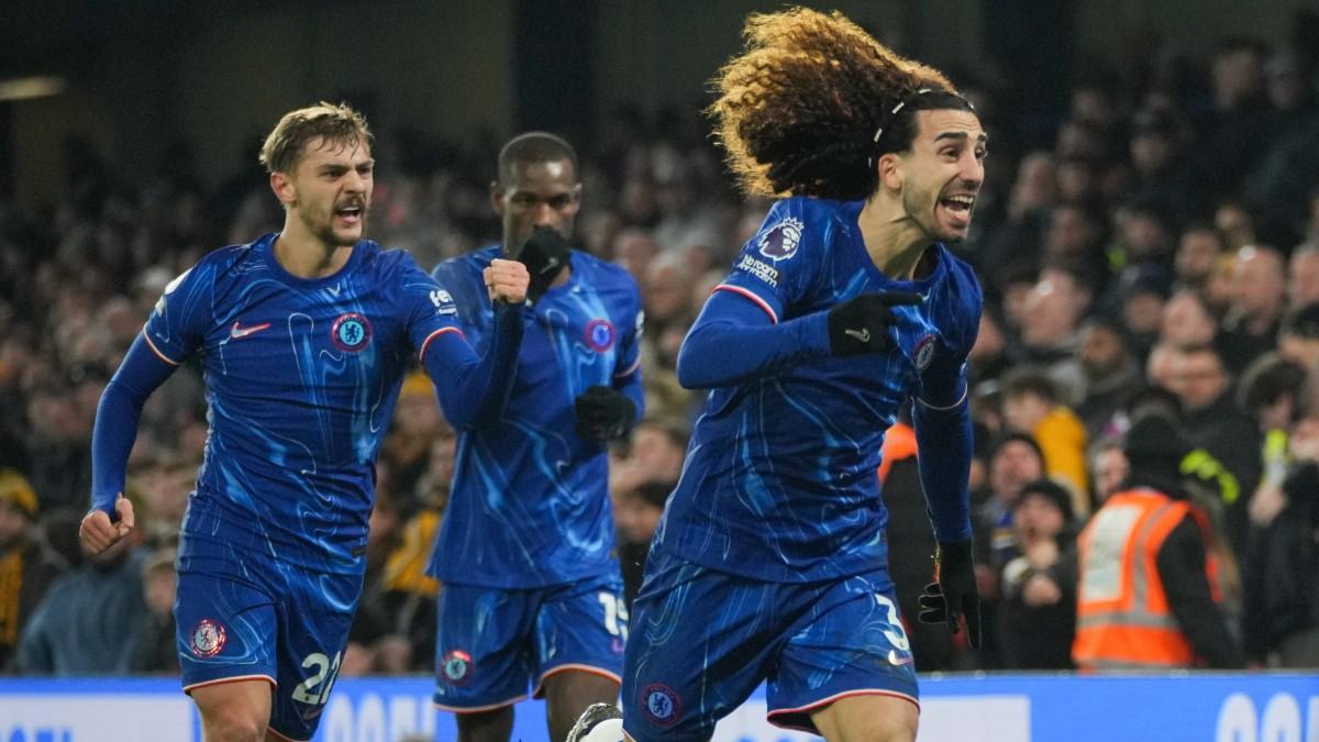 Cucurella celebra su gol