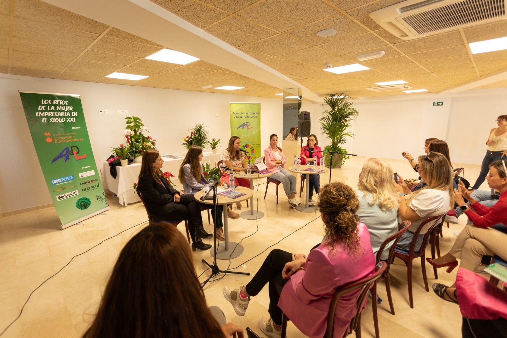 Todas las fotos del congreso de mujeres empresarias y emprendedoras en Orpesa