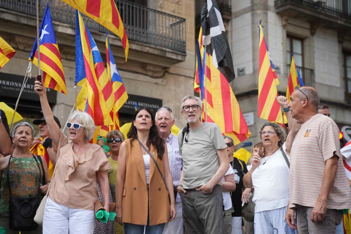 Les imatges de la protesta contra la visita de Felip VI pels premis Princesa de Girona