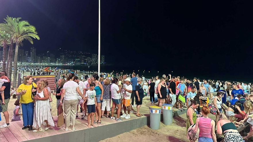 La Noche de San Juan en Benidorm: sin incidentes y playas limpias a primera hora