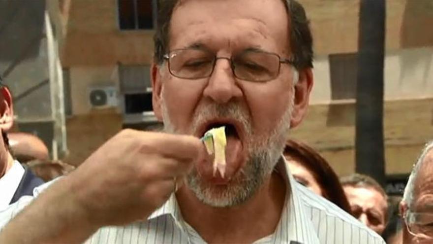 Rajoy finaliza su visita a Almería con un helado típico de Adra