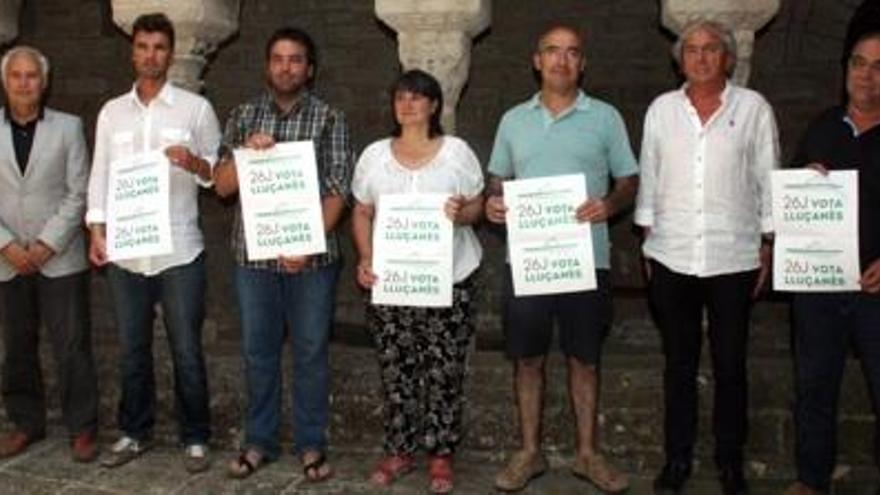 Diversos alcaldes del Lluçanès durant la presentació de la campanya.