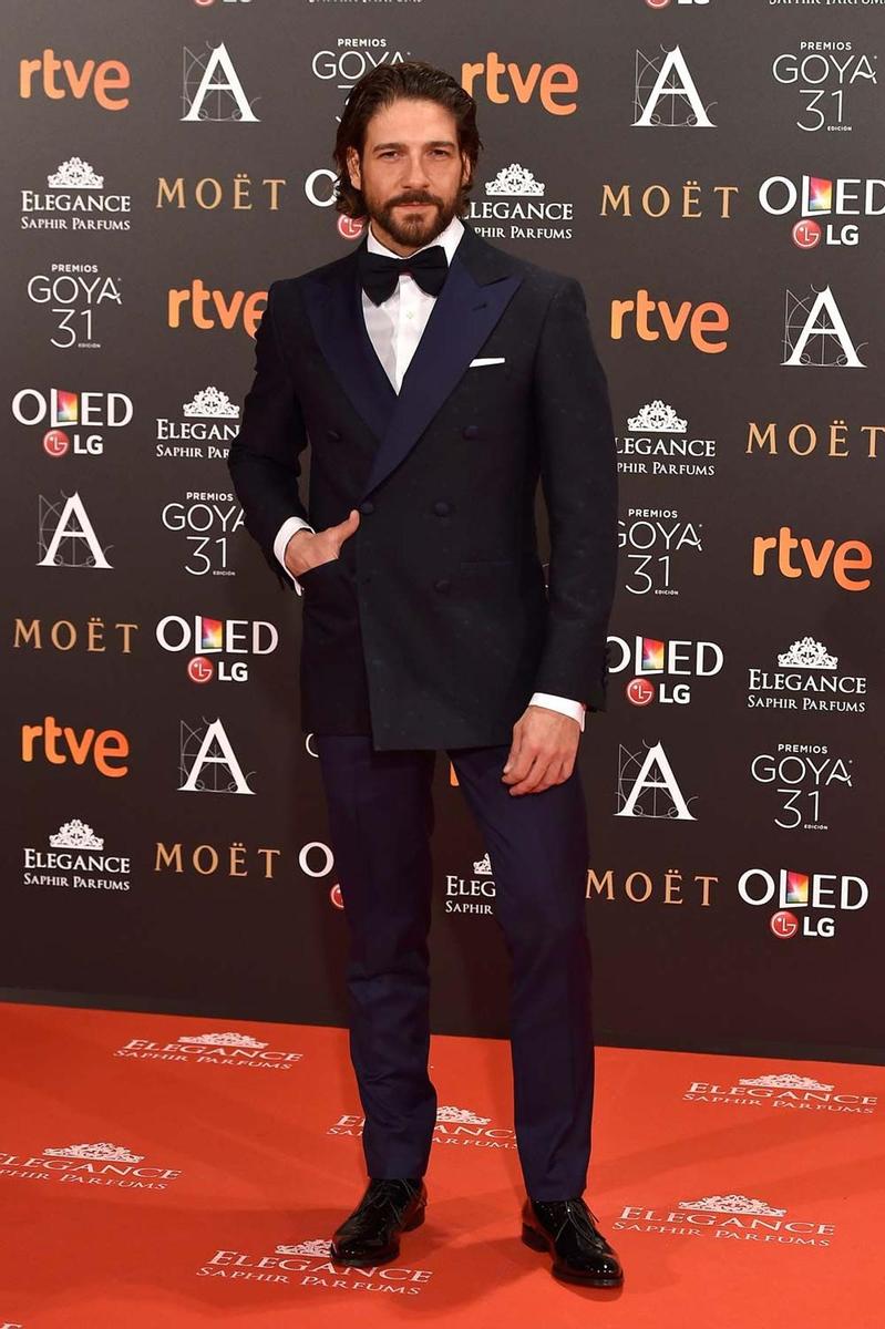 Premios Goya 2017: Félix  Gómez con esmoquin de Lander Urquijo