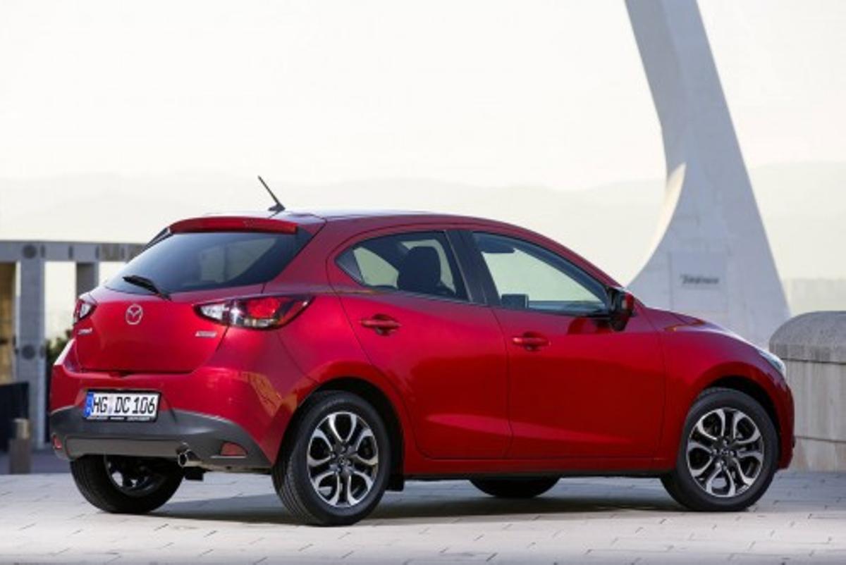 ctv-nxa-mazda2 2015 still 6