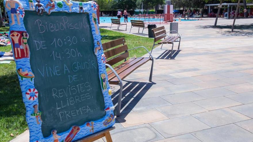 Mislata abre la Bibliopiscina para fomentar la lectura durante el verano