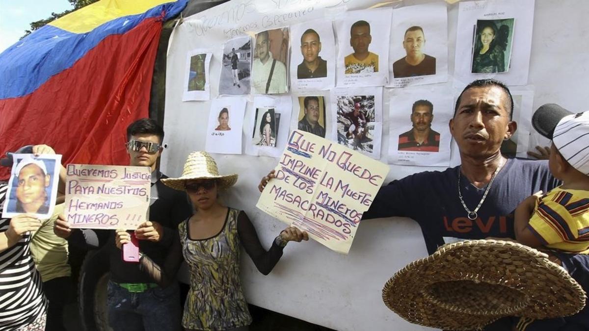 Protesta por la desaparición de mineros en la localidad venezolana de Tumeremo.
