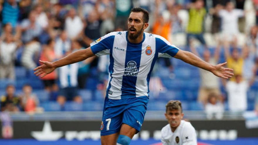 Borja Iglesias celebra su primer gol en la máxima categoría. // LaLiga