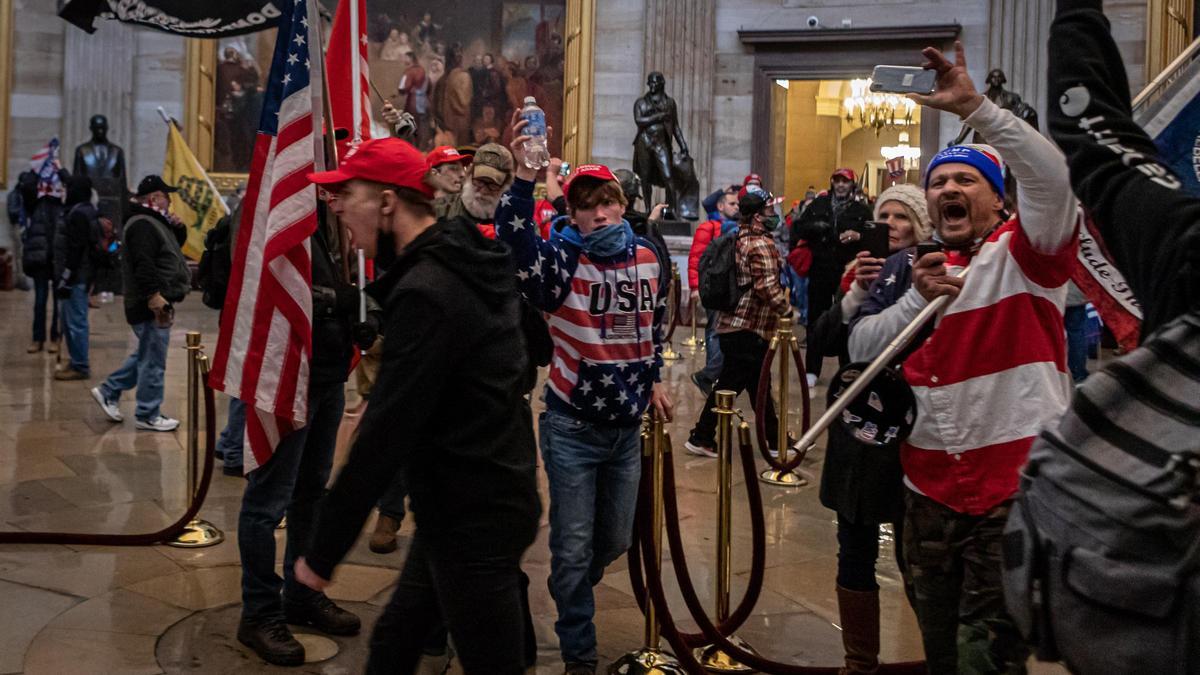 Partidarios de Donald Trump durante al asalto al Capitolio