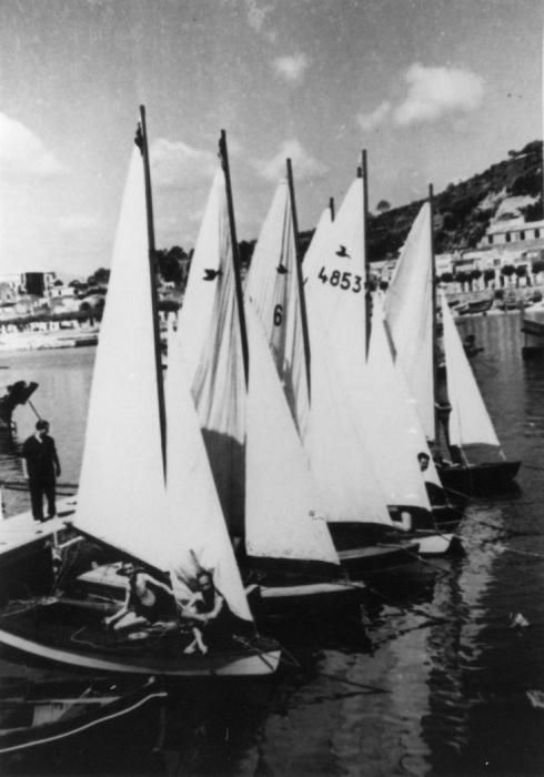 Les barques als amarradors del port a la dècada dels 40.