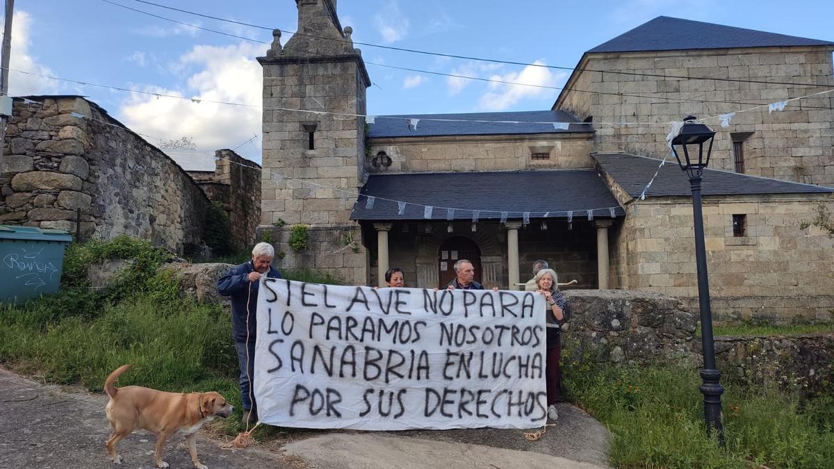 Pancarta de vecinos de Riego de Lomba, Barrio de Lomba, Cobreros y Avedillo