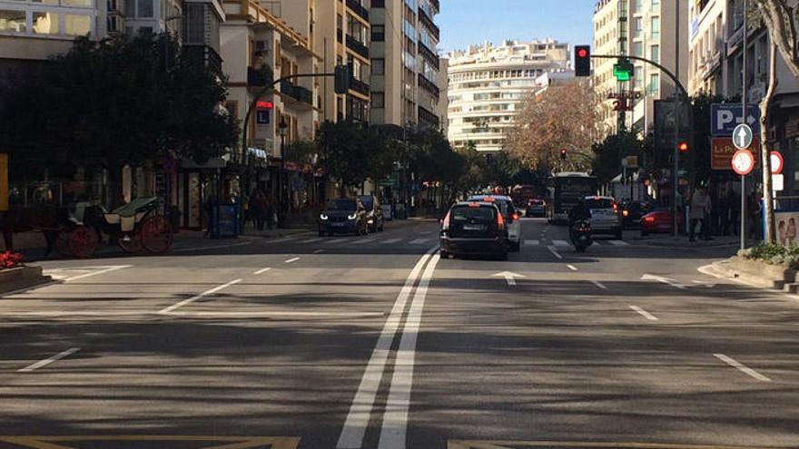 Imagen de la avenida Ricardo Soriano, la principal vía de comunicación de Marbella.