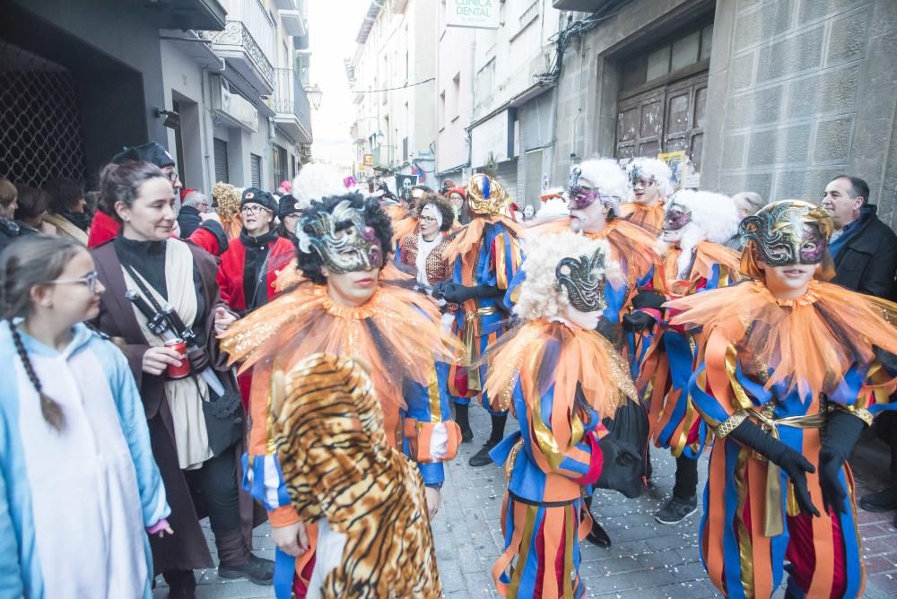 Set mil persones desborden els carrers de Sallent en un Carnaval multitudinari