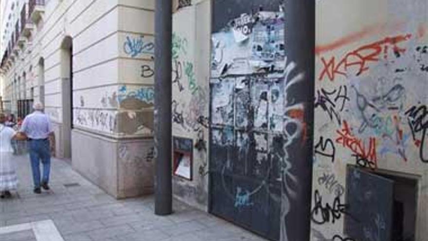 El Ayuntamiento de Badajoz sancionará hasta con 1.500 euros a los graffiteros