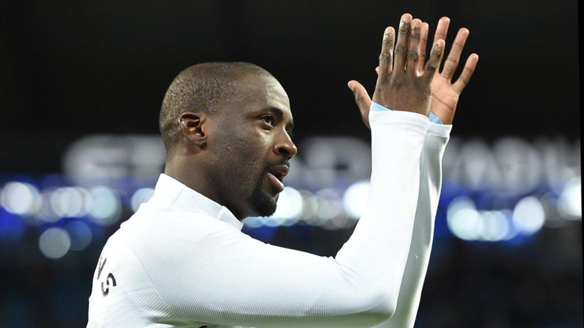 Yaya Touré aplaude a la afición del Manchester City