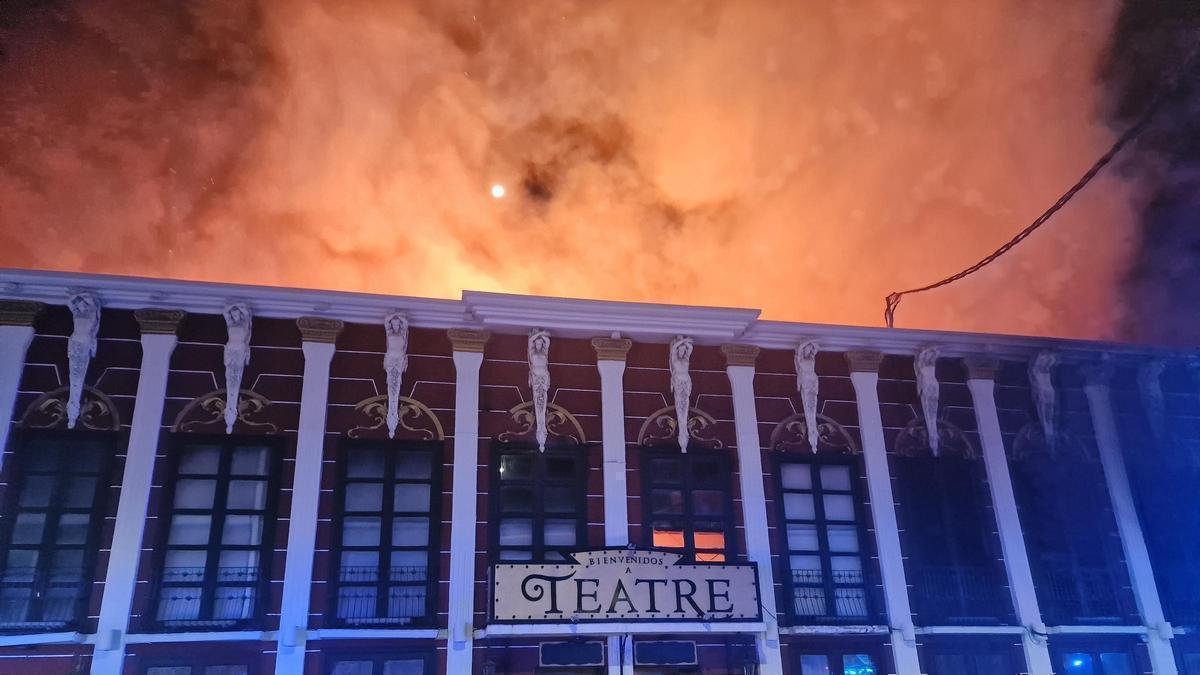Imagen del incendio en Teatre.
