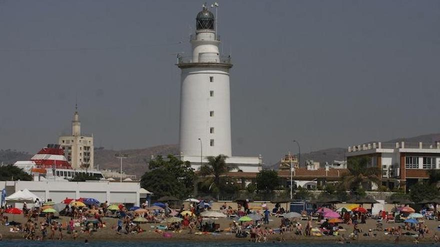 La Farola de Málaga y el Faro de Marbella podrán tener uso hotelero