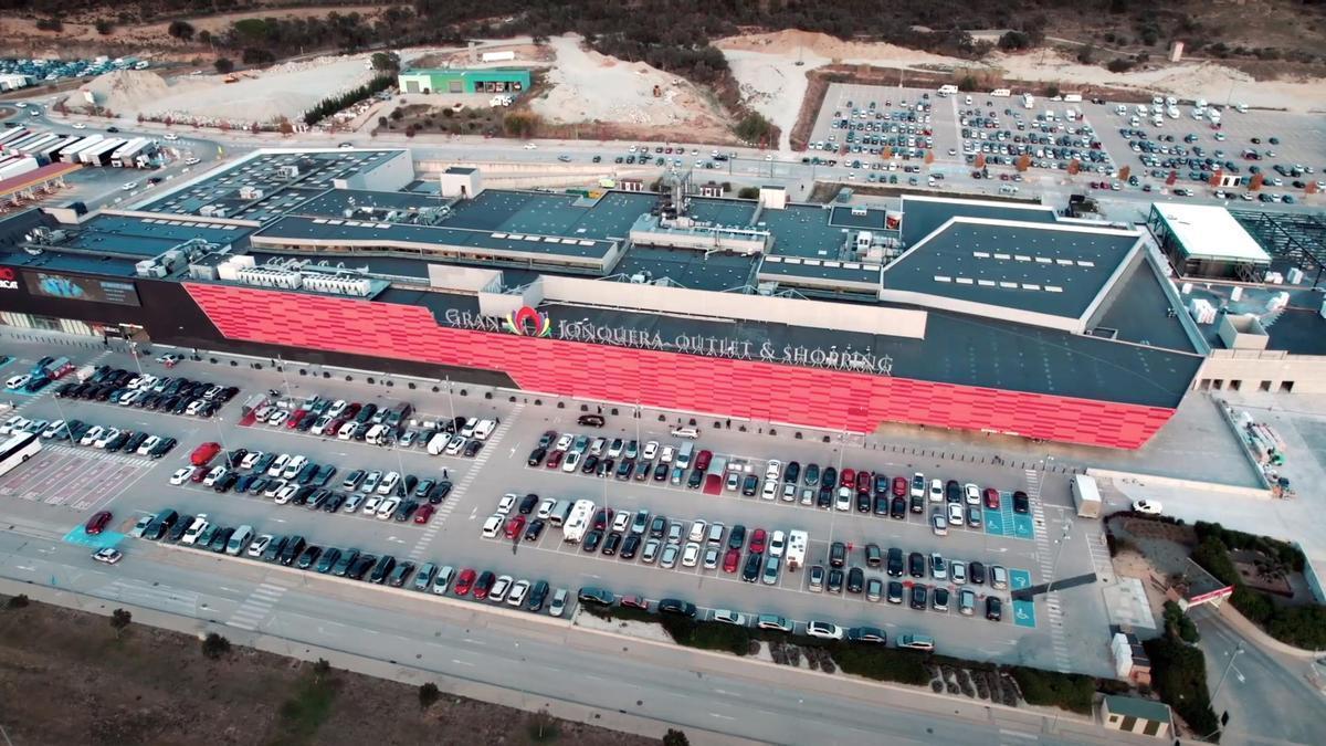 Imatge aèria de les instal·lacions del centre comercial del Grup Escudero a la Jonquera.
