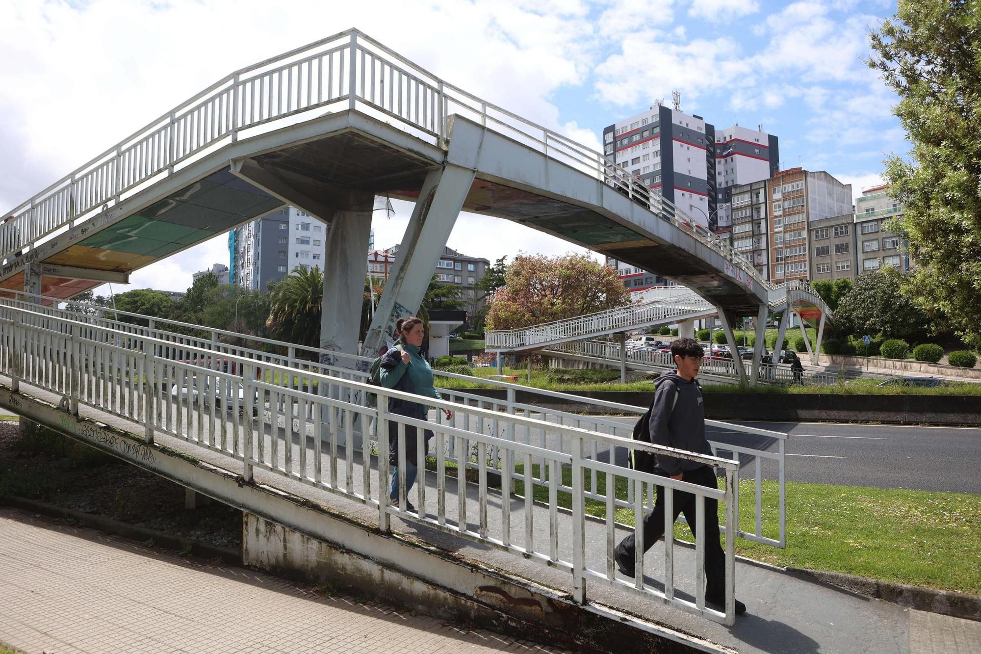 El Concello de A Coruña detecta "daños estructurales" en la pasarela entre las estaciones