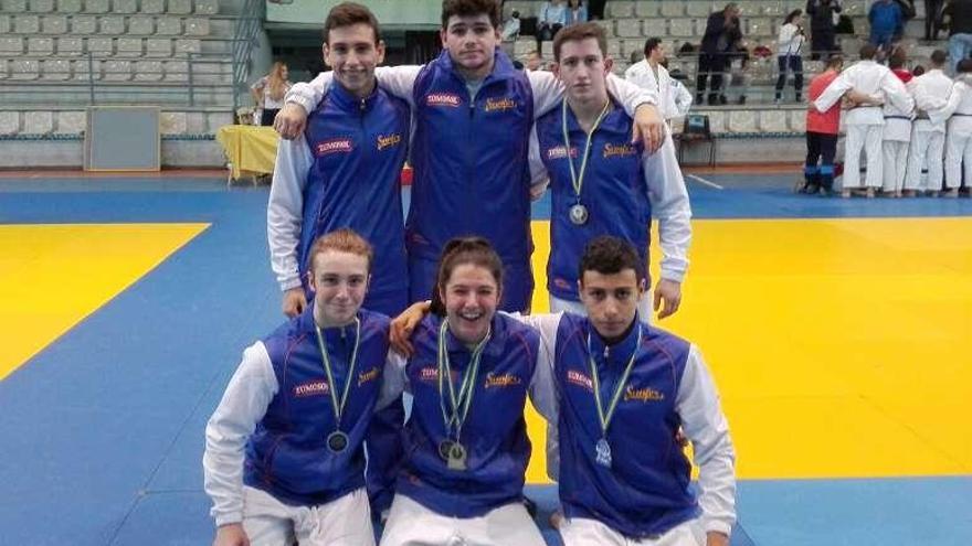 Los judokas del Sanfer que compitieron en Pola de Lena.