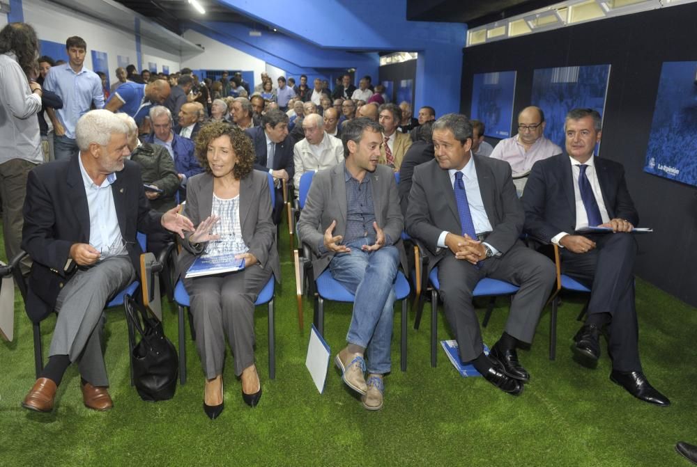 Arsenio, Beci, Manolete, Vicente, Manjarin, Manuel Pablo, Mosquera, Tino y Lendoiro, que por primera vez desde su salida volvió al estadio, entre los asistentes de 110% BLANQUIAZUL.