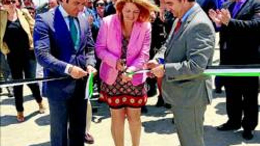 Parejo y Cortés inauguran la Feria de la Naturaleza, Caza y Pesca