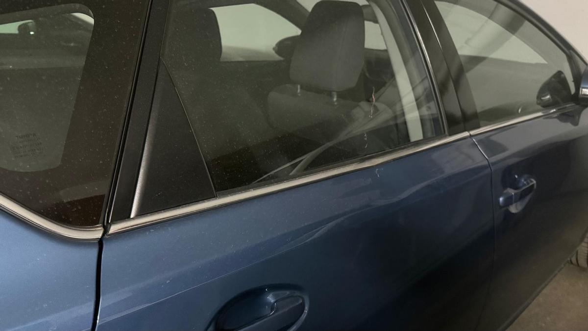 Más de 20 coches amanecen con las lunas rotas con un extintor en Murcia