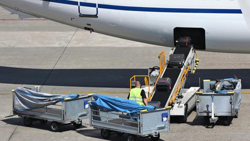 Se necesitan agentes de rampa para trabajar en el aeropuerto de Gran  Canaria - La Provincia