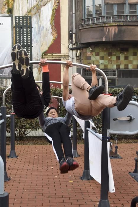 El grupo de deportistas que reclama un parque para hacer músculo