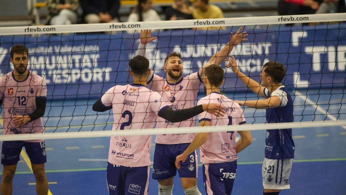 Celebración del UPV Léleman Conqueridor en su partido ante el Villena Petrer