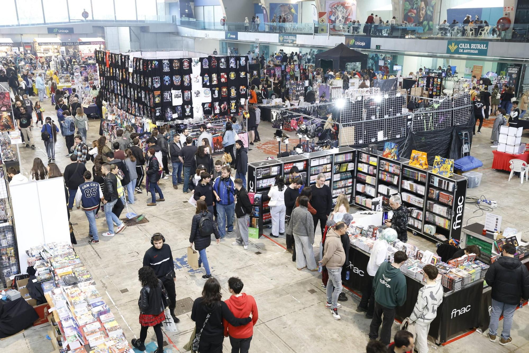 En imágenes: "llenazo" en el Salón del manga de Avilés