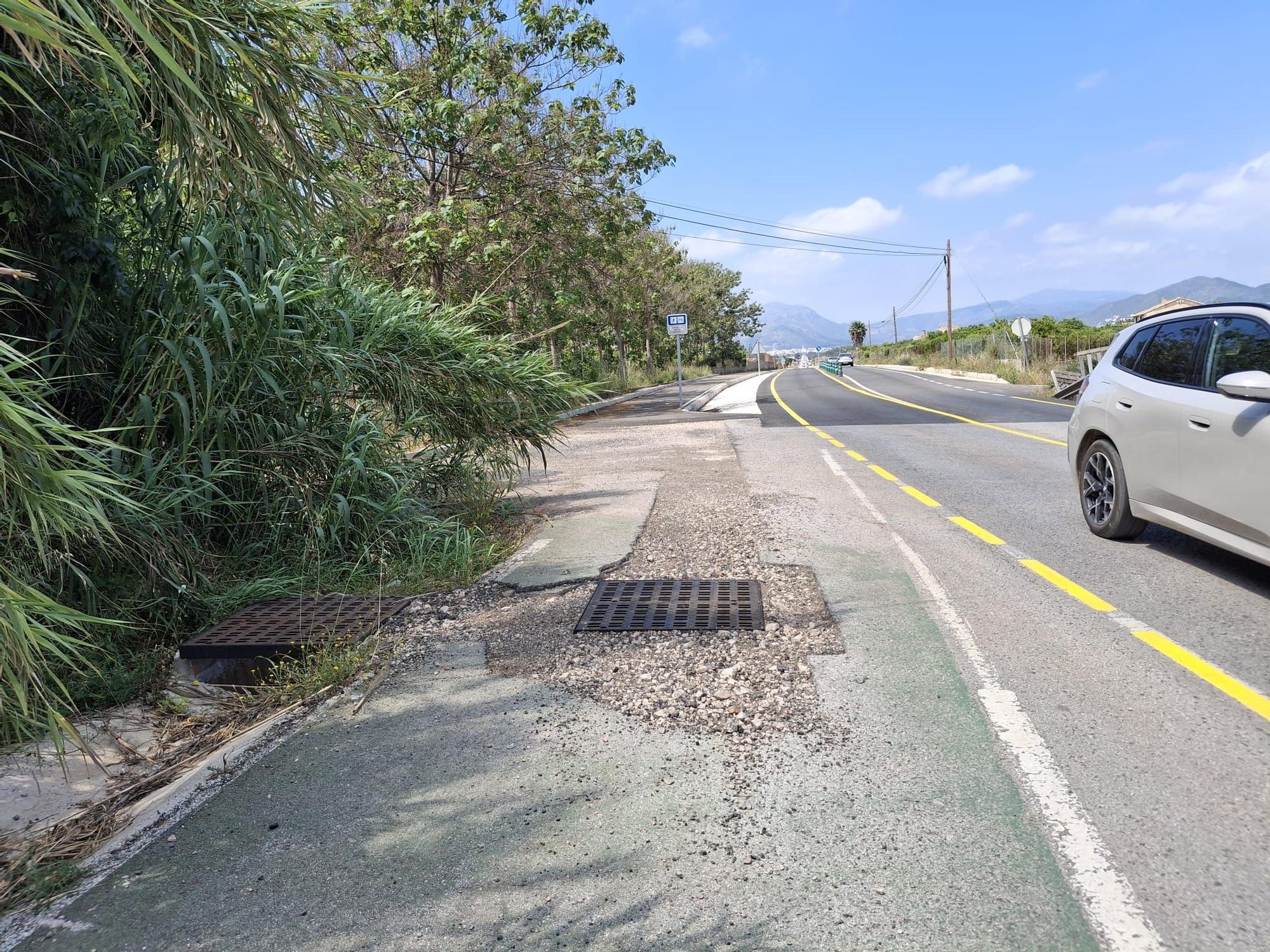 El deteriorado carril bici de El Verger a Pego y el peligroso cruce de Monte Pego