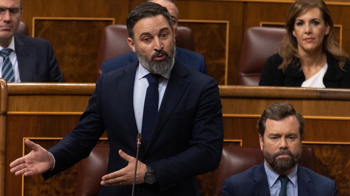 El líder de Vox, Santiago Abascal, junto a Iván Espinosa de los Monteros, su portavoz.