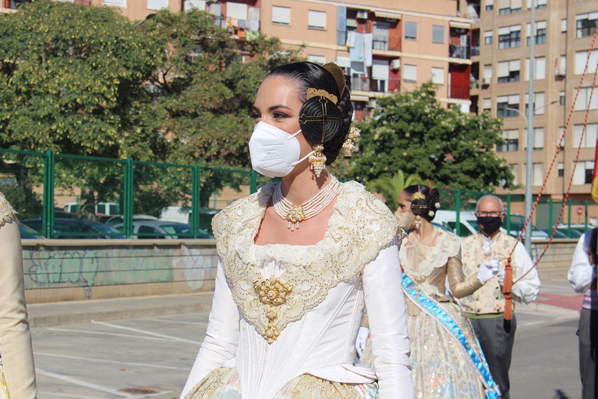 Carmen, Nerea y las cortes acompañan a las fallas de Quart y Xirivella en la procesión de la Senyera