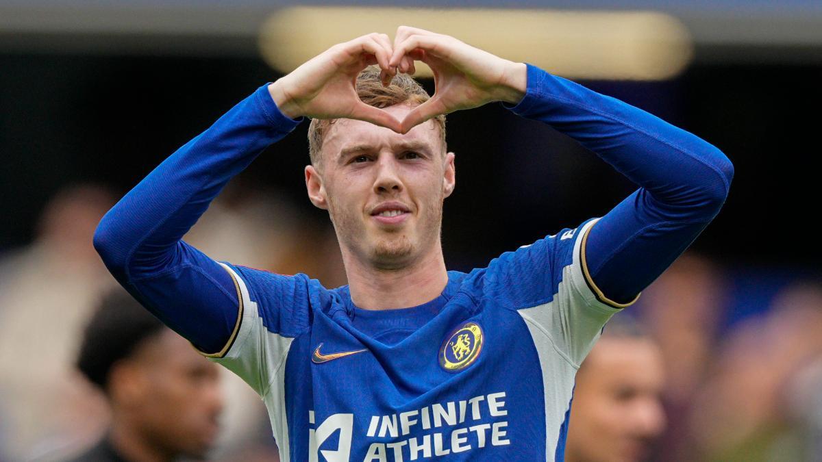 Cole Palmer celebra su gol al Leicester City en los cuartos de final de la FA Cup