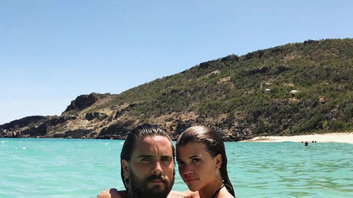 Scott Disick y Sofia Richie de vacaciones en la playa