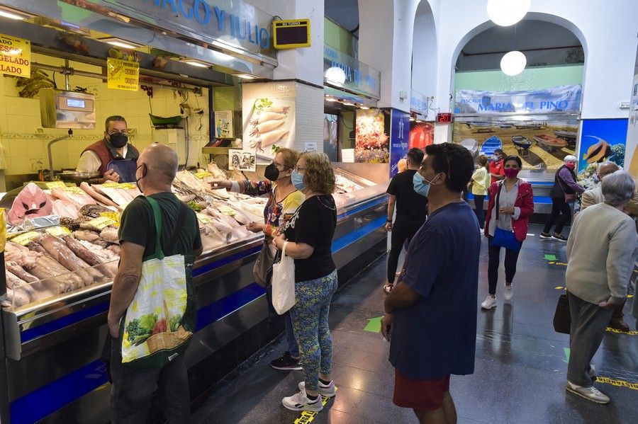 Jueves Santo en los mercados de la capital grancanaria