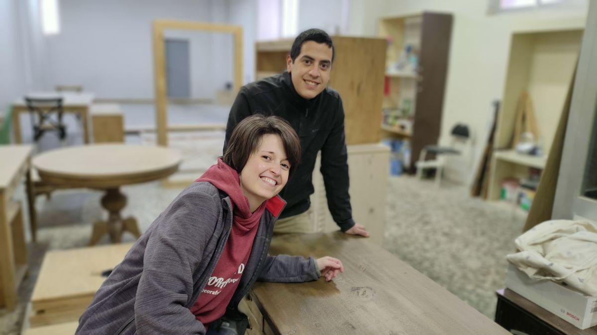 Nuria y Alberto en su taller de Benavente.