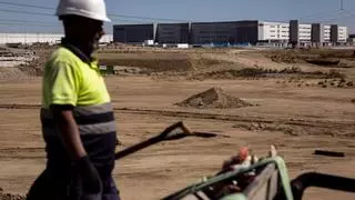 Casas prefabricadas y 'caravanas' en vez de pisos: el boom logístico desborda el límite entre Toledo y Madrid