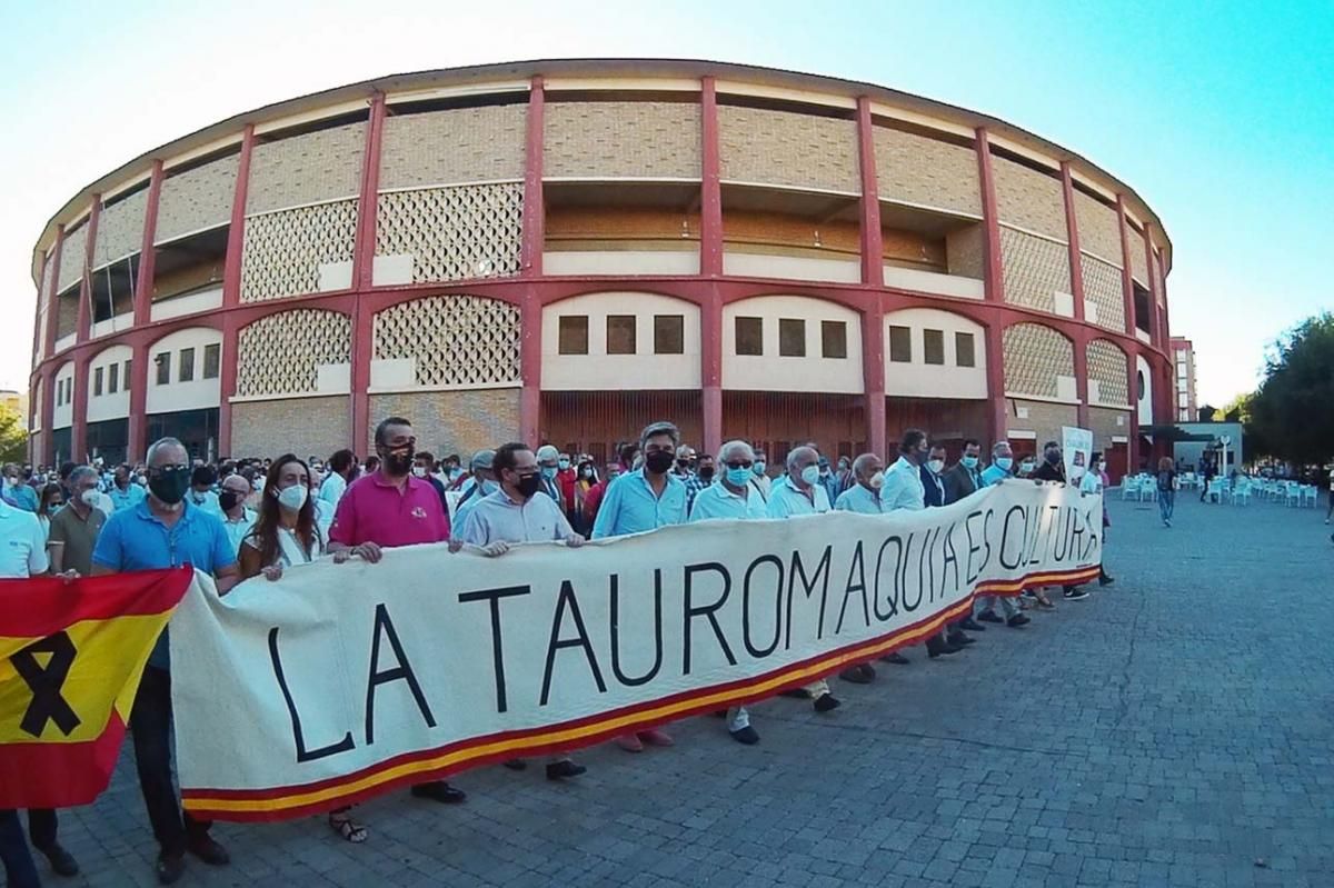 Manifestación de aficionados y profesionales taurinos por Córdoba