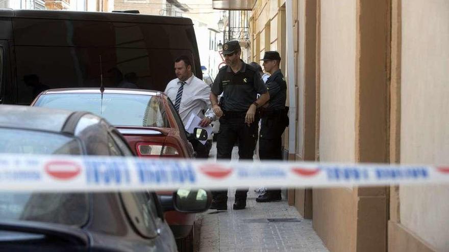 Un hombre asesina a su mujer con un hacha en Granada y luego se ahorca