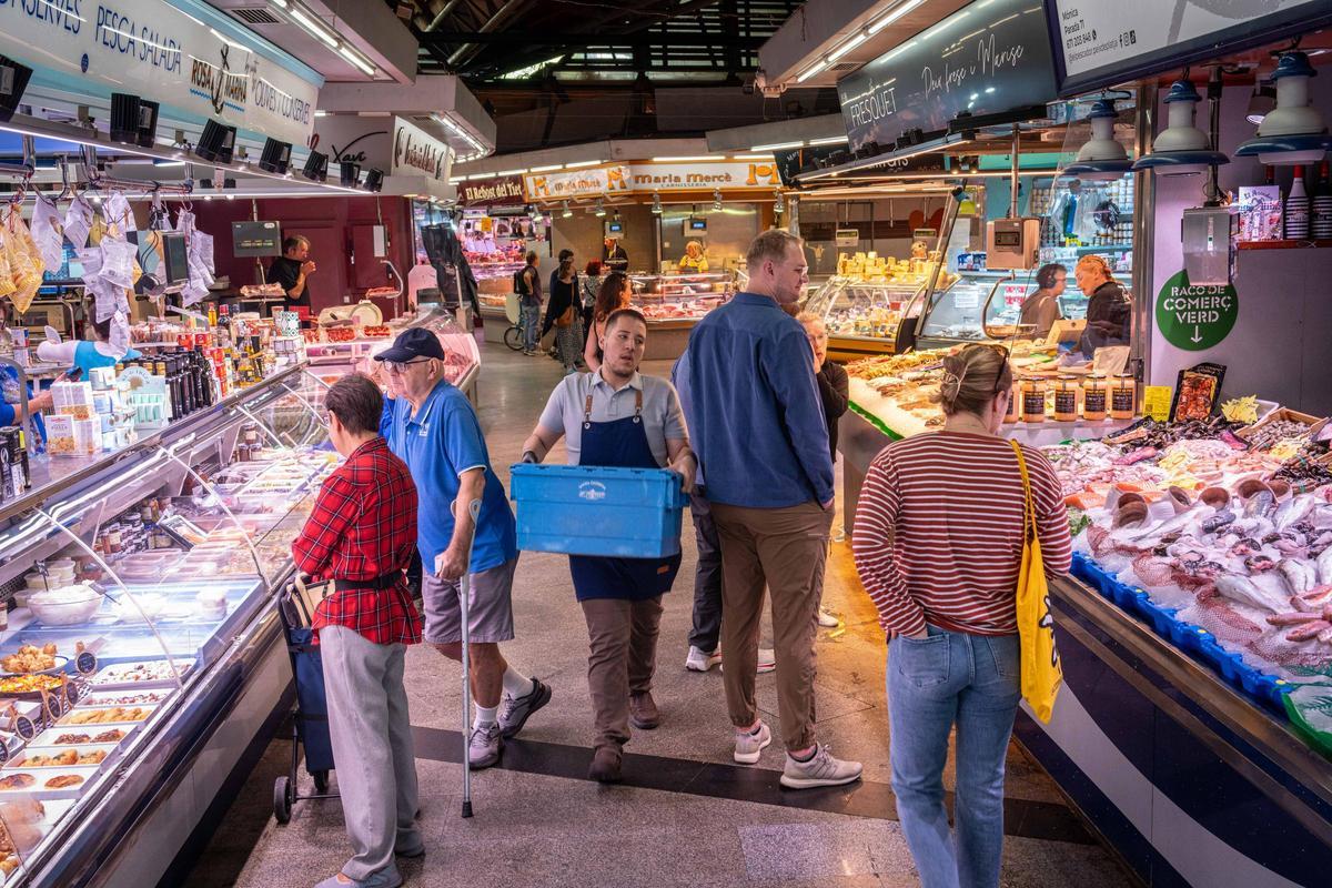 Los paradistas del mercado de Santa Caterina, al límite por un servicio de vigilancia deficiente