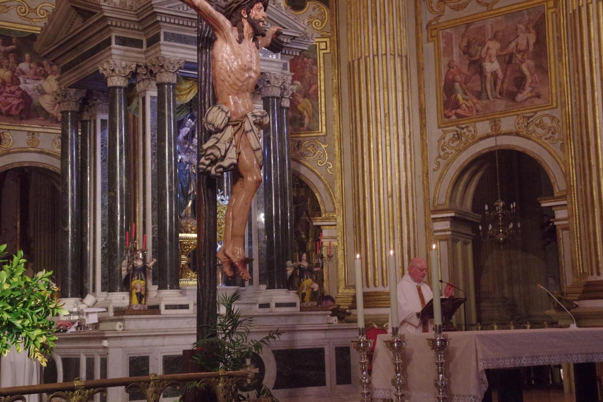 Celebración de la Santa Misa con la Virgen de la Esperanza