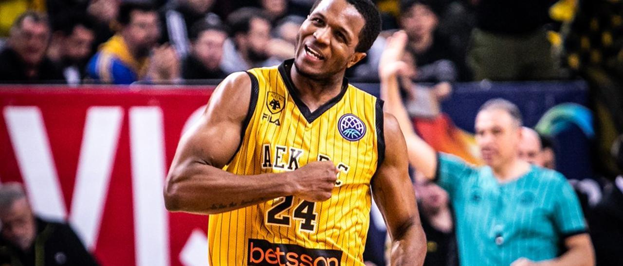 Kenny Williams, jugador del AEK, en la victoria al Galatasaray,