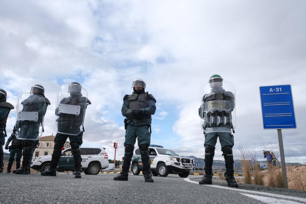 Así ha sido la protesta de agricultores del Alto y Medio Vinalopó en Villena