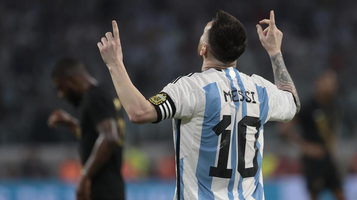 Leo Messi celebrando un gol con la selección argentina