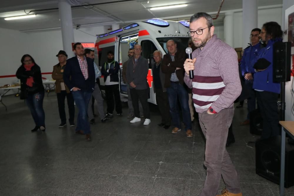 Cruz Roja de Alcoy presenta la nueva ambulancia.