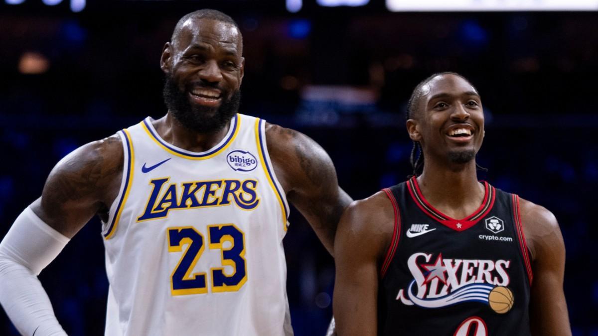 LeBron James y Tyrese Maxey, sonrientes
